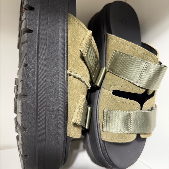 UGG Green and Black Sandals Platform Style - Picture 5 of 5